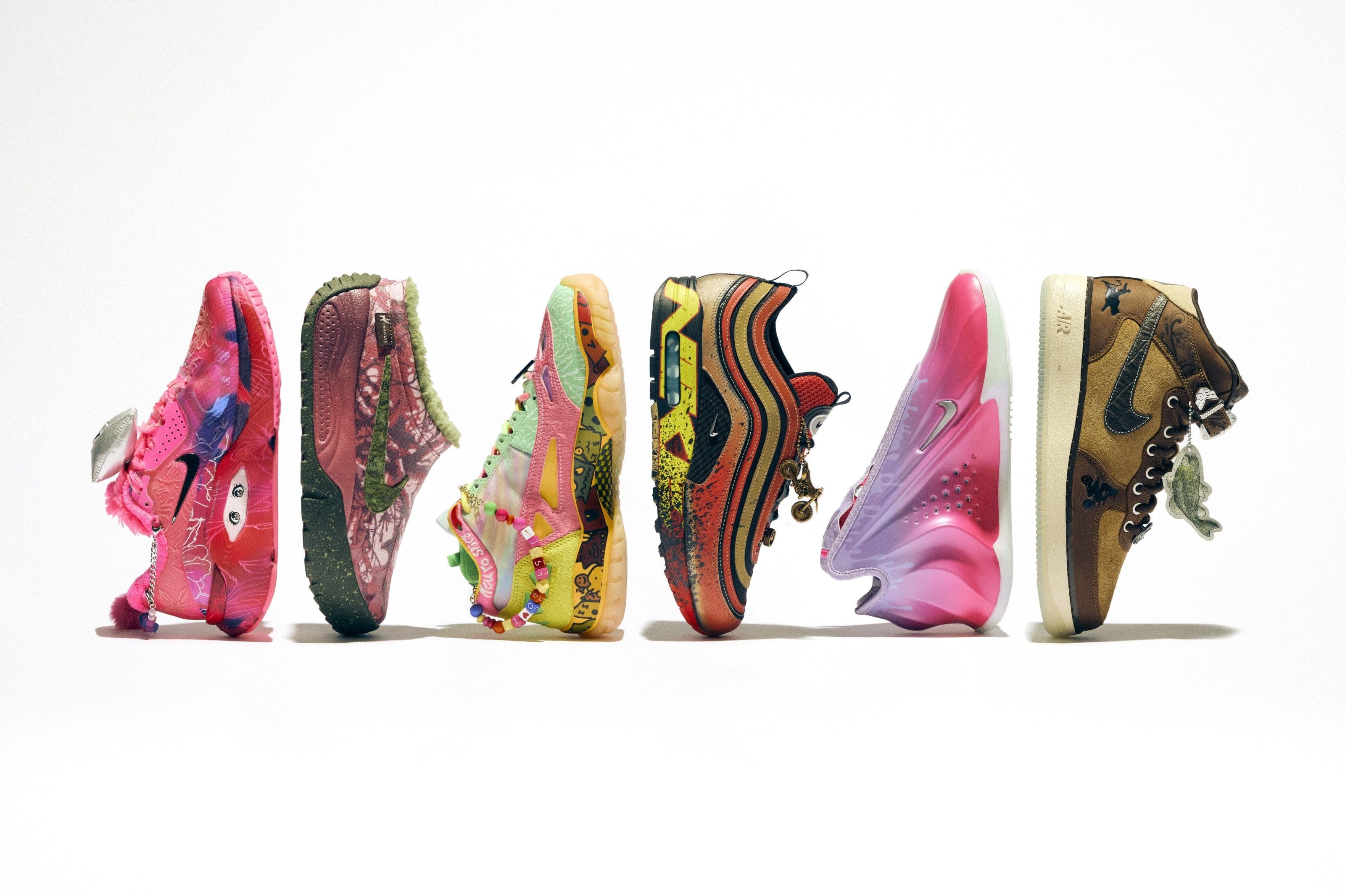 Sei sneaker Nike della collezione Doernbecher Freestyle 22 con colorazioni vivaci e dettagli personalizzati su sfondo neutro