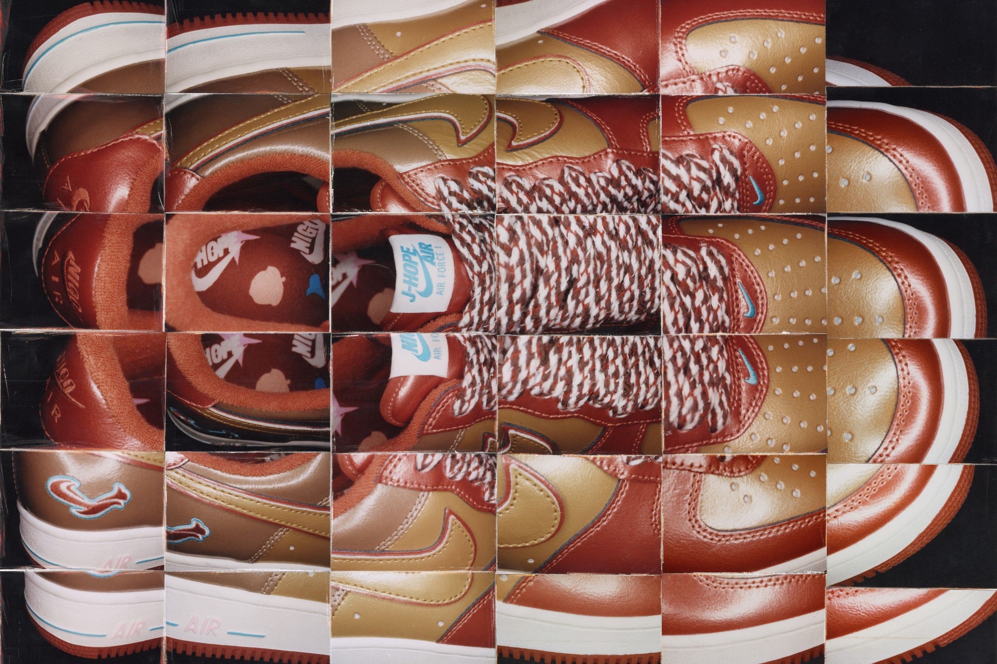 Air Force 1 low in pelle arancio bruciato e oro con accenti blu, grafica scoiattolo sul lateral, su sfondo studio neutro