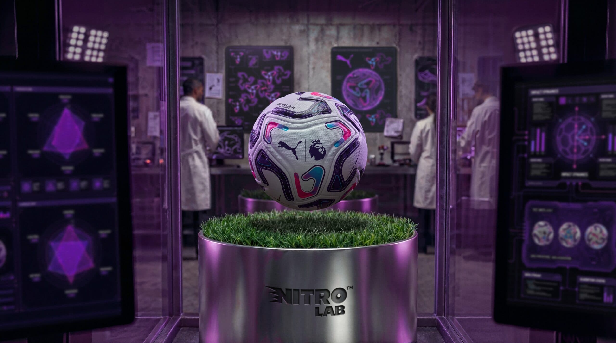 Pallone da calcio ufficiale con tecnologia in schiuma avanzata su superficie scura con illuminazione editoriale