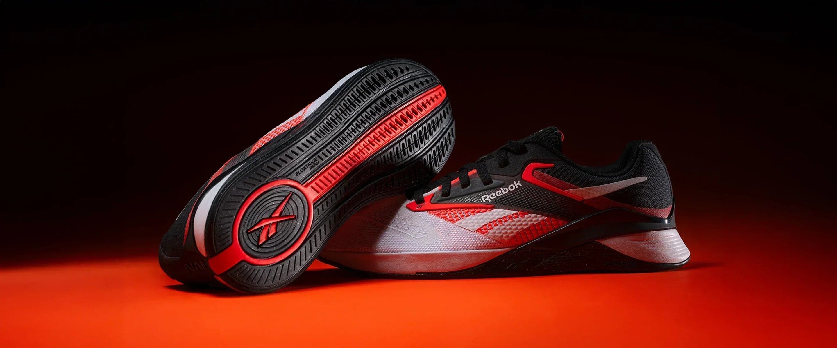 Reebok Nano X4 scarpa da training vista laterale su sfondo neutro